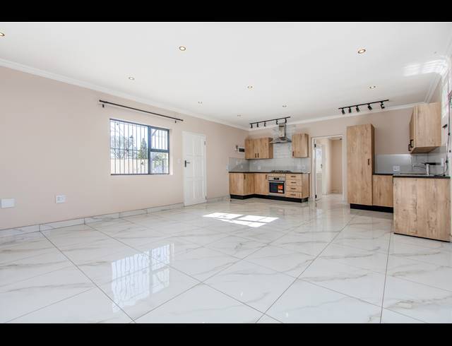 2 BEDROOM FREESTANDING TO LET IN MARLBORO GARDENS